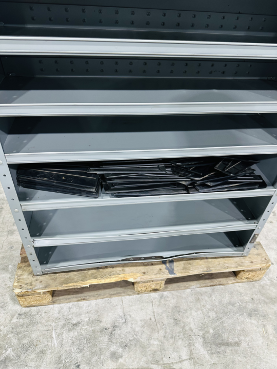 Vakkenkast met schotten