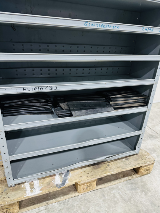 Vakkenkast met schotten